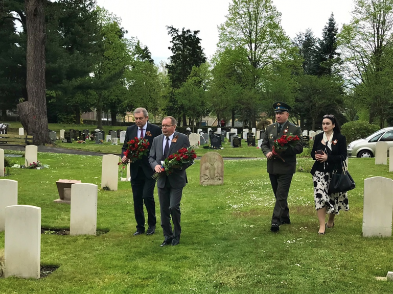 On Victory Day Ambassador Andrei Kelin laid flowers at the grave of the Soviet soldier at the Aldershot Military Cemetery